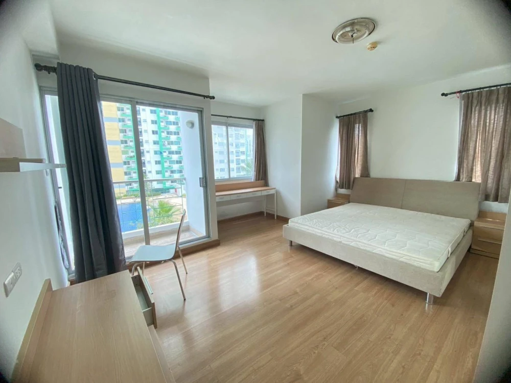 For rent: Supalai Park Kaset, 5th floor, swimming pool view, very spacious area, fully furnished and equipped with appliances. Don't miss it!