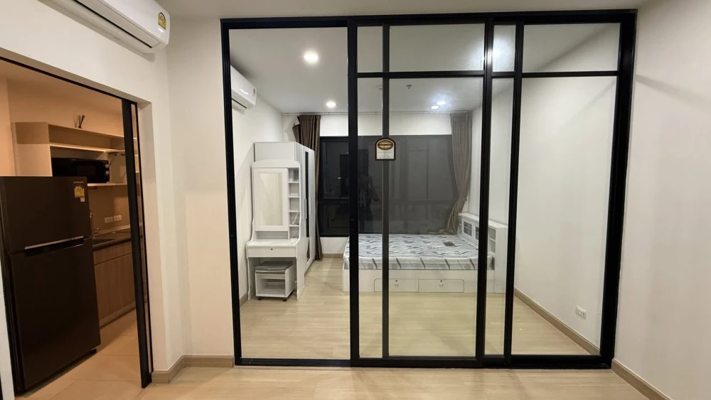 For rent: Supalai Loft Prachathipok-Wongwian Yai. Beautiful room with a great view overlooking the international school. Ready to move in.