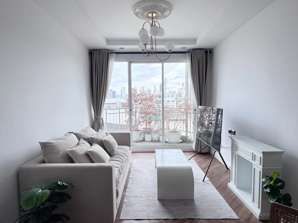 For rent: Supalai Wellington, corner unit, quiet, 4th floor, well-proportioned, fully furnished. First come, first served.