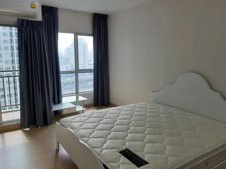 For rent Supalai Veranda Rama 9, studio room, 18th floor, high view, affordable price, hurry and come reserve now.