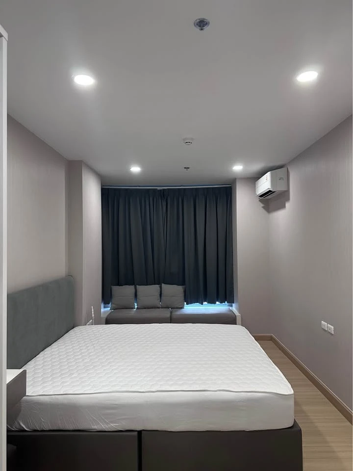For rent: Supalai Veranda Phasi Charoen Station, spacious room, comfortable, not cramped, swimming pool view, ready to move in.