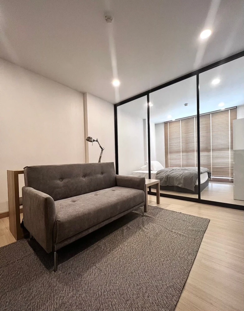 For rent: Supalai Prime Rama 9. The room is well-proportioned, comfortable, spacious, with good natural light and ventilation. It's quiet, perfect for