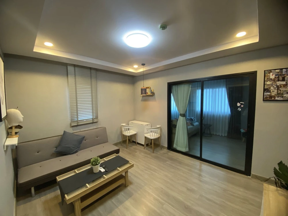 For rent: Sabai Sabai Sukhumvit 115 Phase 2. The room has a spacious usable area, comfortable and not cramped. Fully furnished, ready to move in.