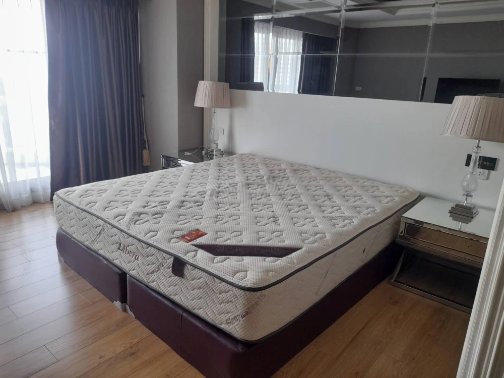 For rent, State Tower Condominium, beautiful room, ready to move in.