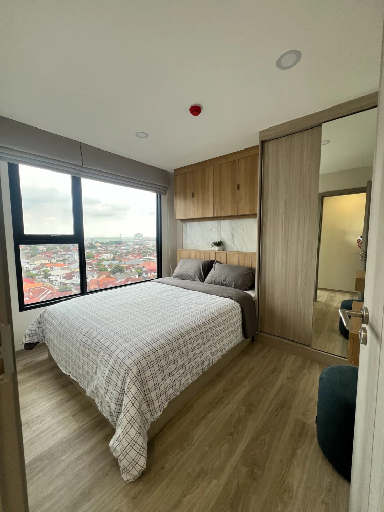 For rent: Origin Plug & Play Srinakarin, 11th floor, corner unit, fully furnished, ready to move in. Don't miss out!
