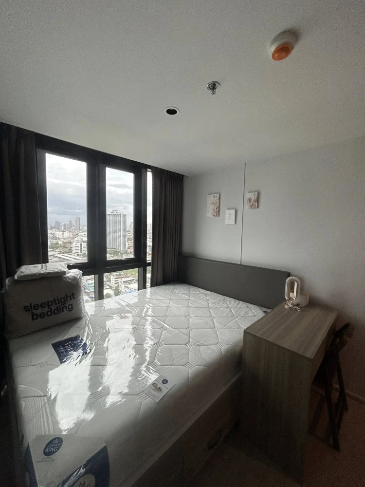 For rent: Altitude Unicorn Sathorn Tha Phra, Duplex room, 2 bedrooms, 21st floor, convenient and complete here, come and book now.
