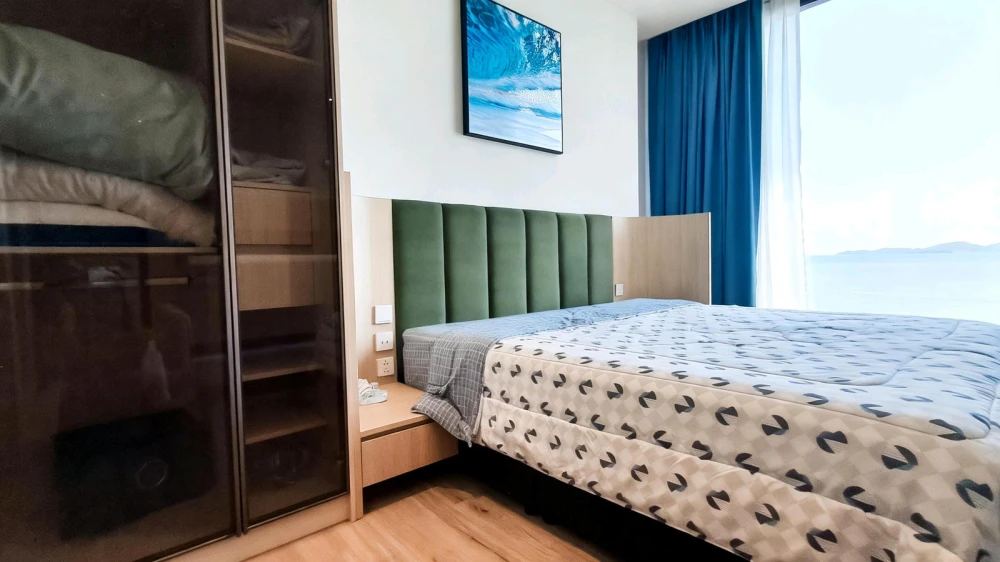 For rent: Arom Wongamat Condominium, 17th floor, sea view, fully furnished, very livable. Book now, don't wait!