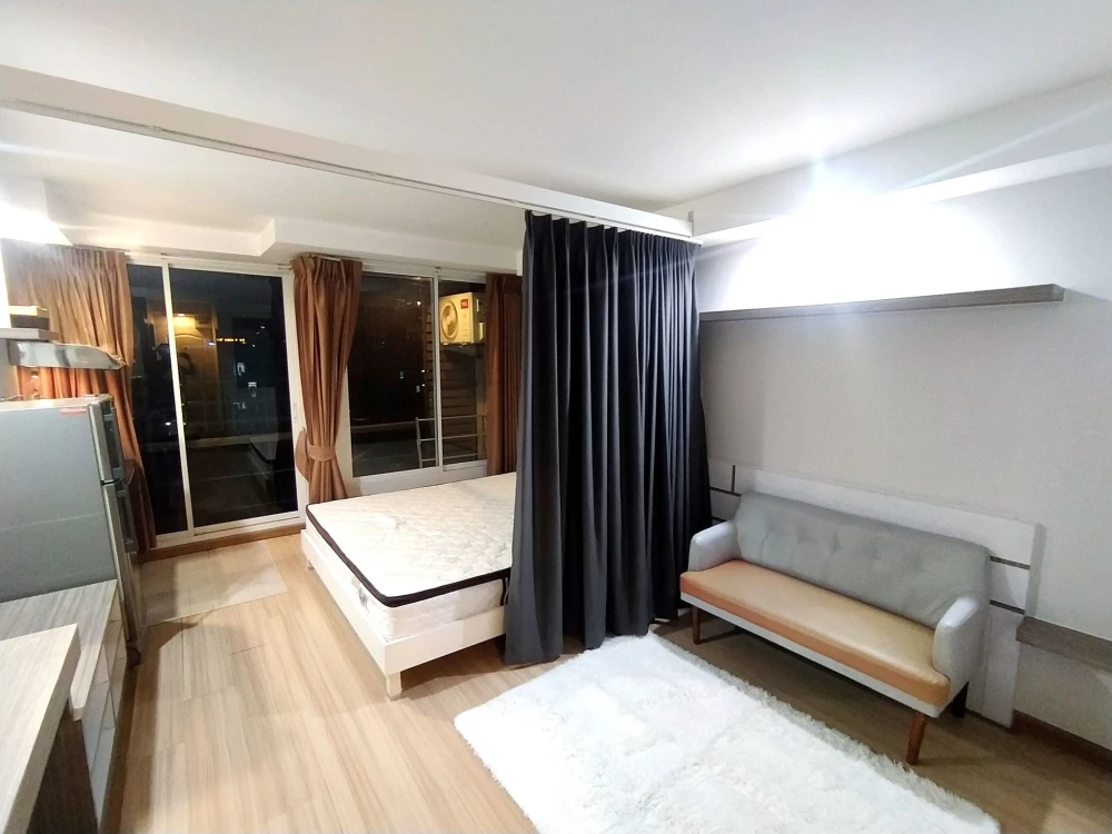 For rent: Humble Ratchada-Sutthisan, 6th floor, separate living area, fully furnished, ready to move in. Hurry, it'll be gone soon.