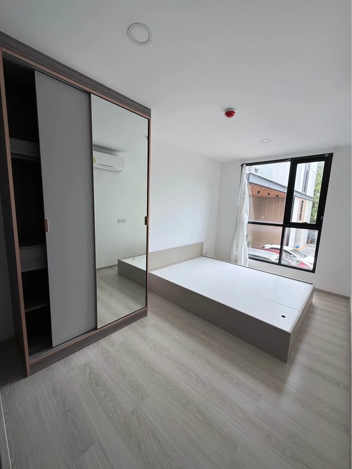 For rent: Kensington, Soi Phahon Yothin 63, ready to move in, room with glass partitions, fully furnished, just bring your bags!!