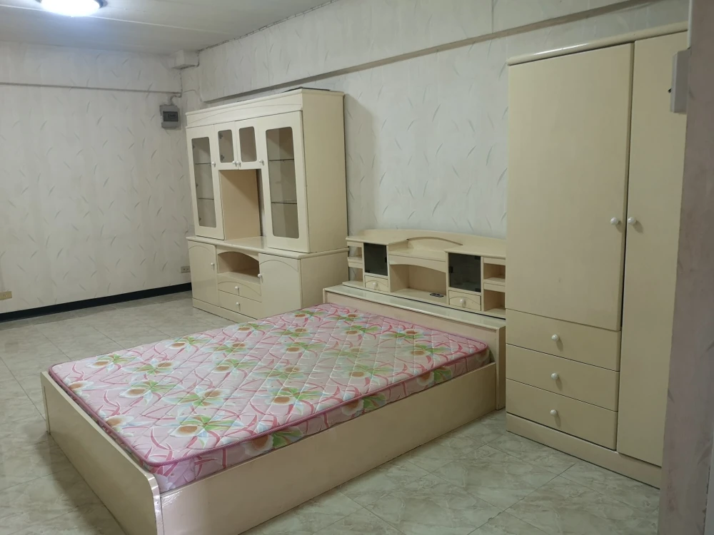 For rent: Diamond Ratchada Condo, ready to move in, affordable price, reserve now!