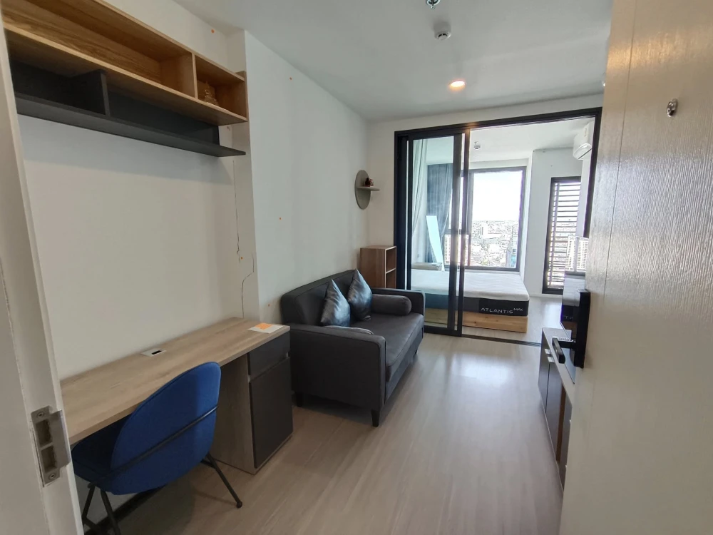 For rent: Denim Chatuchak, 34th floor, highest floor, complete with electrical appliances in the room, move in now, don't hesitate.