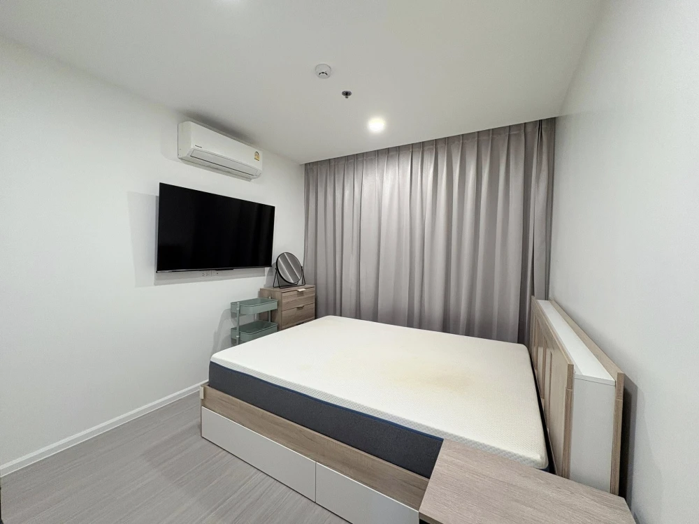 For rent: Denim Chatuchak, 1 Bed Plus corner unit. Spacious room with condo garden view, north facing (no direct sunlight) and not adjacent to other u