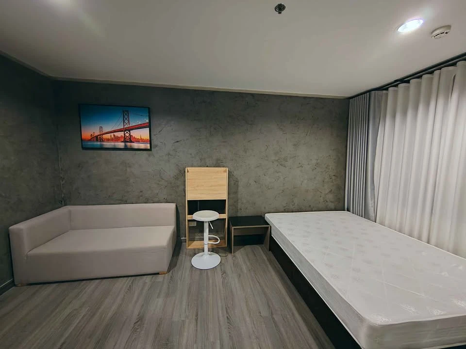 For rent: The Trust @ BTS Erawan, fully furnished, ready to move in, with a wide green area view, Chao Phraya River and sunset. Reserve now!