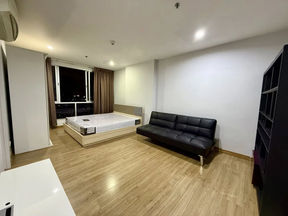 For rent: The Tree Bang Pho Station, Studio room, 27th floor, very high, facing north, not hot during the day, interested, reserve now.