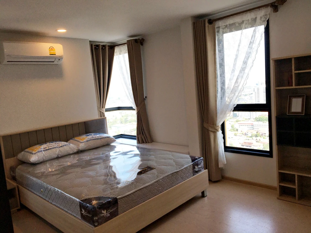 For rent: The Tree Sukhumvit 71-Ekkamai, 5-meter high ceiling, city view from a very high angle, must book now.