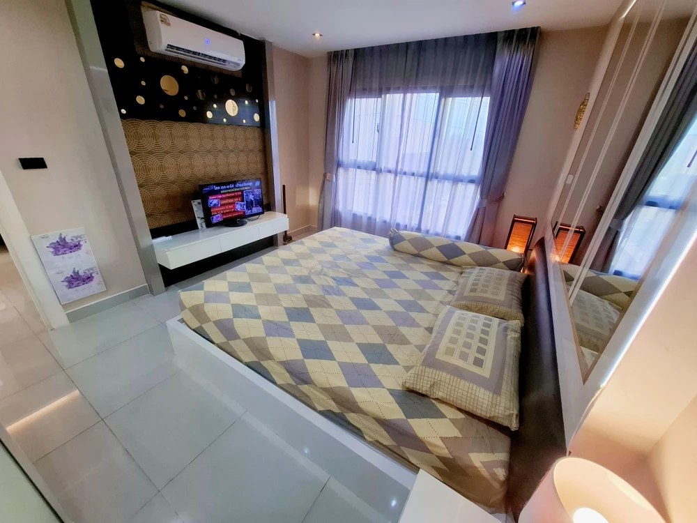 For rent: The Blue Residence, a nice room, well-built-in, just bring your bags++