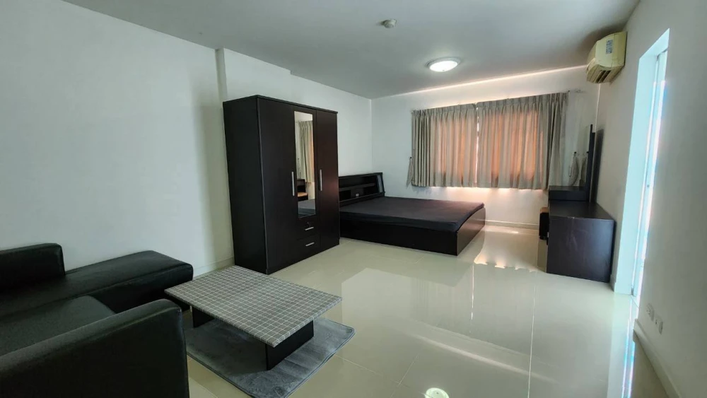 Condo for rent at The Seasons Srinakarin, next to a shopping mall! Super convenient! Just tap your card and you're right at Lotus. Spacious room, cool