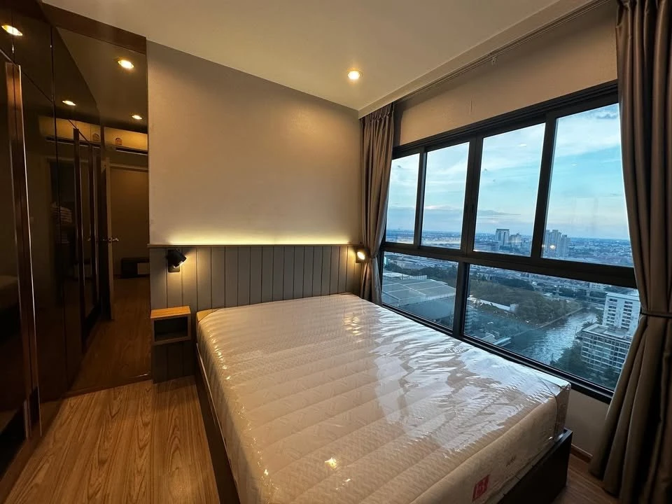 For rent: The Tree Huamark Interchange, good view, high floor, 25th floor, last corner room, bedroom not connected to other rooms, move in now, don't