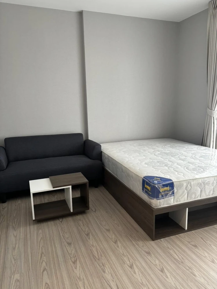 For rent: The Tree Huamark Interchange, studio room, 17th floor, great location, excellent facilities, must book now.