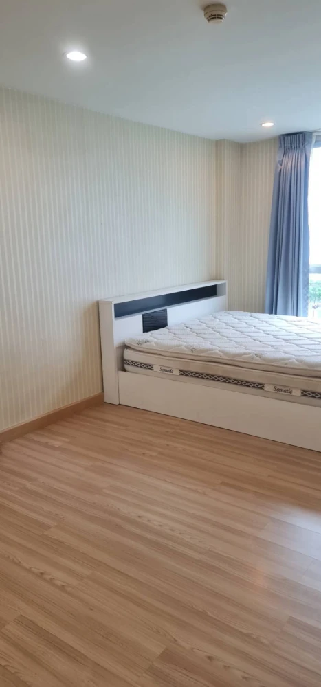 For rent: The Niche ID Lat Phrao 130, area 31 sq m, 4th floor, wallpaper throughout the room. You'll regret it if you miss it.