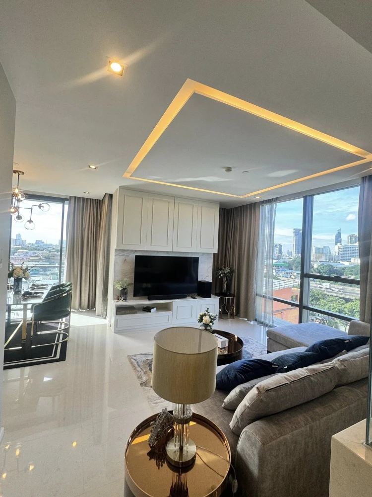 For rent: The Bangkok Sathorn-Taksin, 2 bedrooms, 2 bathrooms, private elevator, spacious rooms with garden views. Book now!