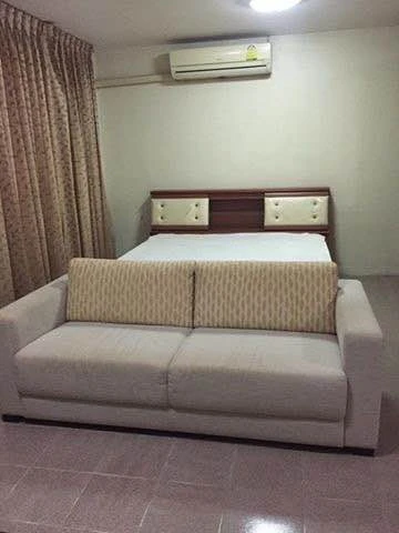 For rent: The Parkland Bangna, 2nd floor, lots of usable space at a great price. Hurry and book before you miss out.