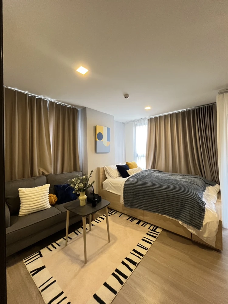 For rent: The Move Pradipat, single floor with central garden. Beautifully decorated unit, just like the show unit. Fully furnished with appliances.