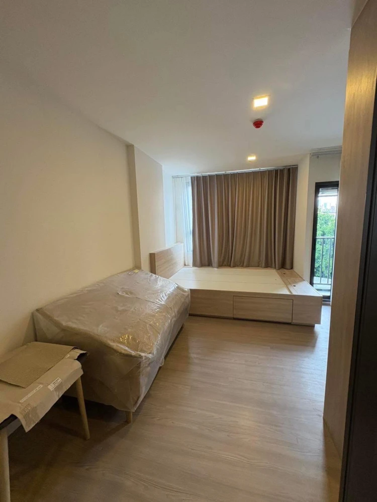 For rent: The Move Pradiphat, 1 bed, 1 bathroom, 5th floor, beautiful view, not blocked by buildings, book now before you miss the opportunity.