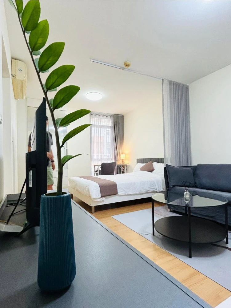 For rent: The Link Sukhumvit 50, studio room. Located on a quiet street, fully furnished and with a fully equipped kitchen.