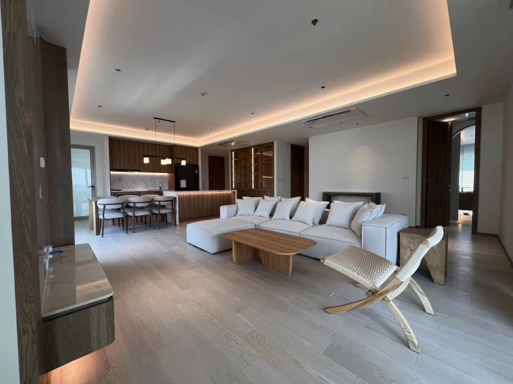 For rent: The Loft Yen Akat, very large room, lots of usable space, awesome decoration, fully furnished, don't miss it.