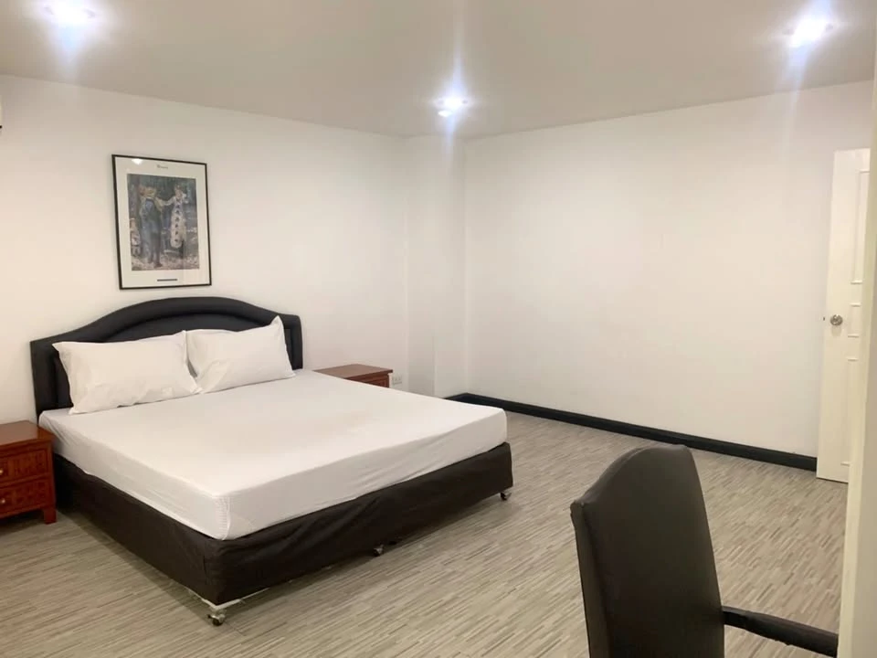 For rent!! The Waterford Condominium, 10th floor, 3 bedrooms, fully furnished, ready to move in, hurry up and book now!!