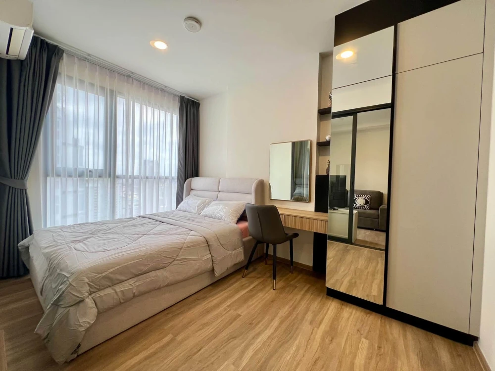 For Rent: The Stage Mindscape Ratchada-Huai Khwang. Located on a very high floor; the unit stays cool (no direct hot sunlight). Beautifully decorated