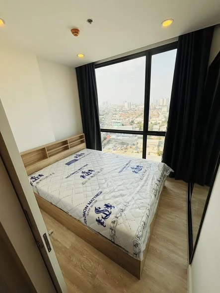 For rent: The Clef Riverline Chao Phraya - Wong Sawang. Ready-to-move-in unit on the 18th floor with stunning Chao Phraya river views. Luxurious and a