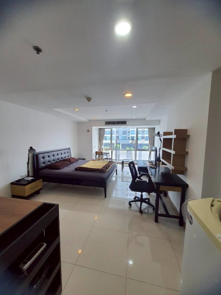 For rent: The Trendy Condominium, studio room, size 35 sq m, fully furnished. Interested? Reserve now!