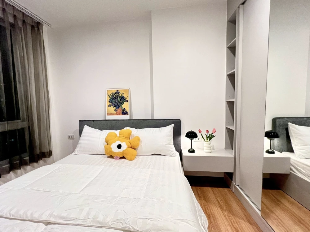 For rent: The Base Sukhumvit 77, high floor, city view, shady side, cool breeze all day. Open the windows for a refreshing breeze, saving on air condi
