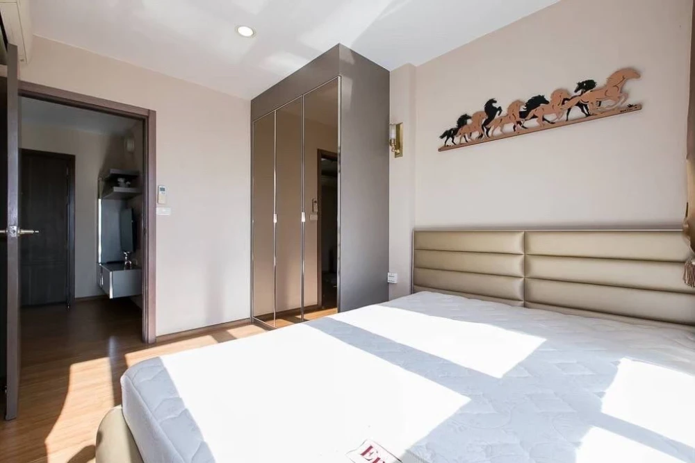 For rent: The Base Sukhumvit 77. Ready-to-move-in unit with full furniture. Spacious and comfortable. Book now!