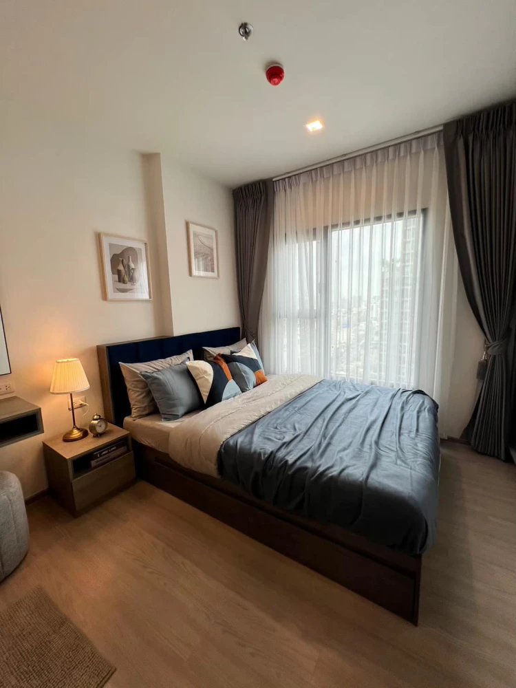 For rent: The Base Phetchaburi - Thonglor, very high floor, 25th floor, fully furnished + electrical appliances, washing machine and dryer included. B