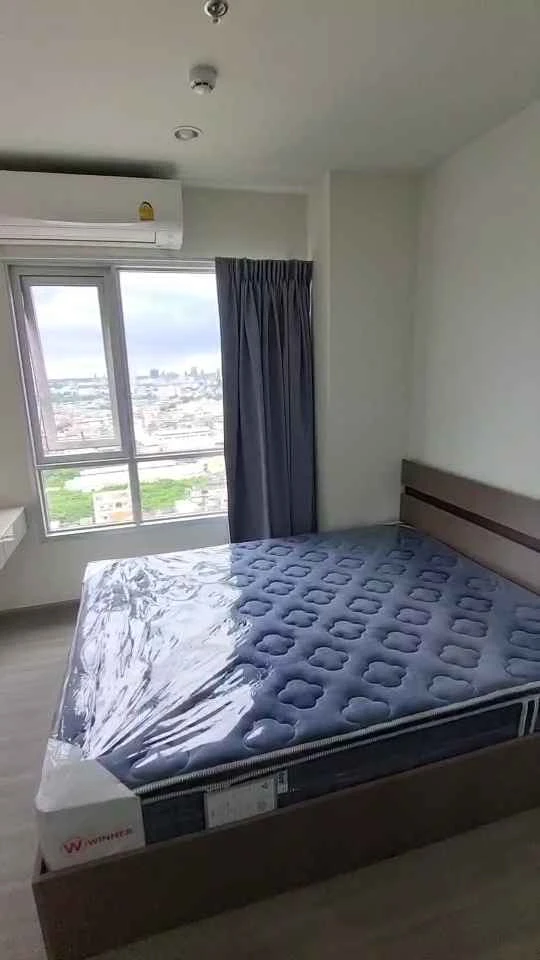 For rent: The President Charan - Yaek Fai Chai Station. The room is on a very high floor with a beautiful city view. Hurry, or you'll miss out!