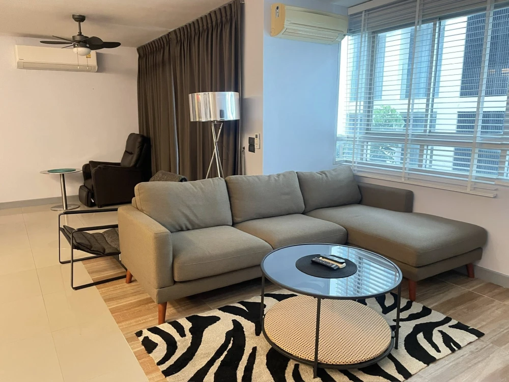 For rent: The Clover Thonglor, spacious room, comes with a lot of usable space. If you don't book, you'll regret it later.