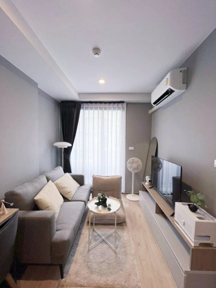 For rent: The Most Issaraphap, north-facing room, swimming pool view, fully furnished, if you don't book, you'll really miss out.