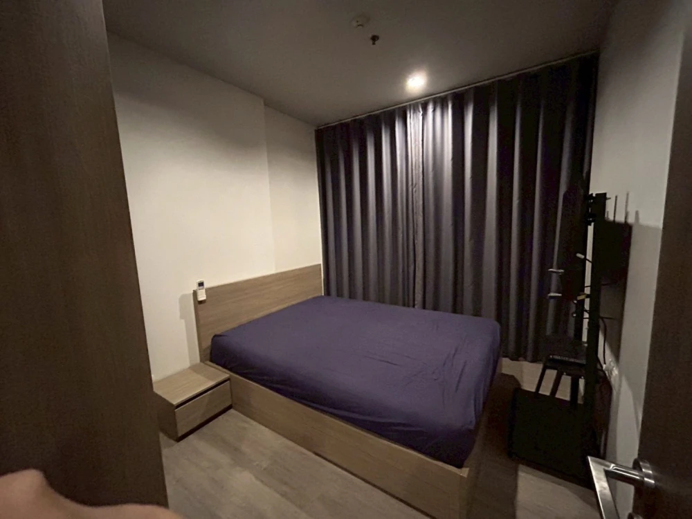 For rent: The Line Wong Sawang, unit on the 22nd floor. Very high floor, amazing city views. You won't be disappointed if you book this one!