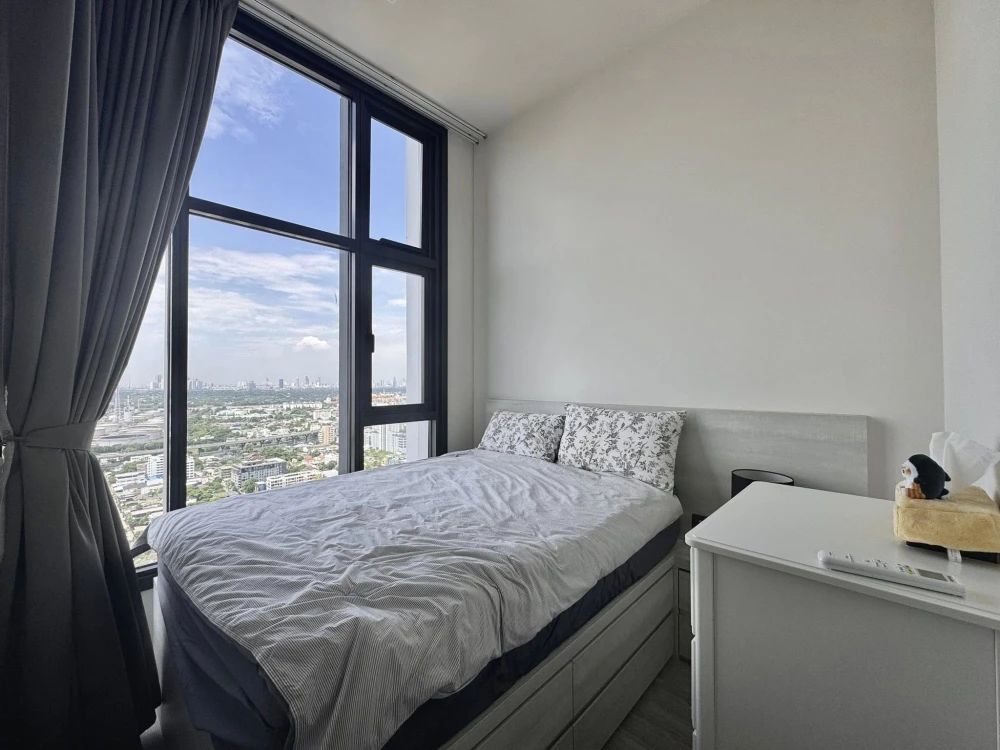 For rent: The Line Sukhumvit 101. Beautiful unit, high floor, high ceiling, corner unit, very private. Book now to secure yours!
