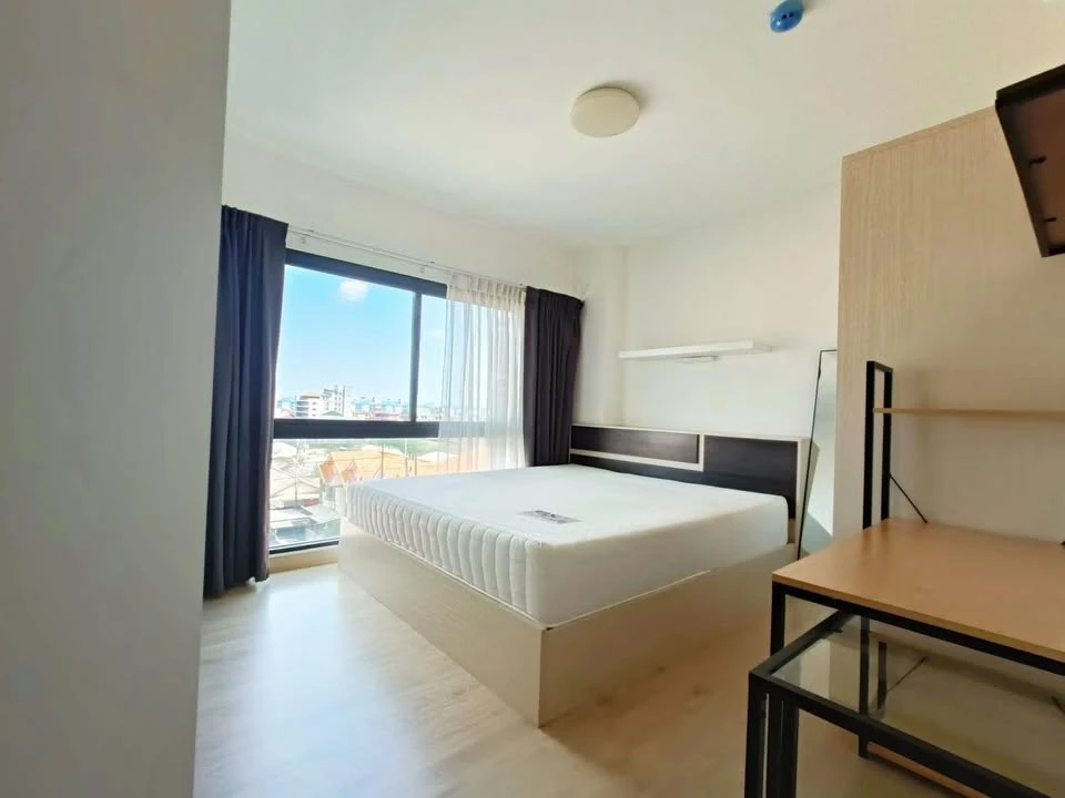 For rent: Plearn Plearn Condominium Rangsit-Workpoint 1, corner room with privacy, lots of usable space, book now.