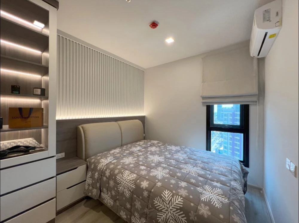For rent, Metris Ladprao, high floor room, facing north, cool, open view, beautifully decorated, pets allowed, don't miss it.