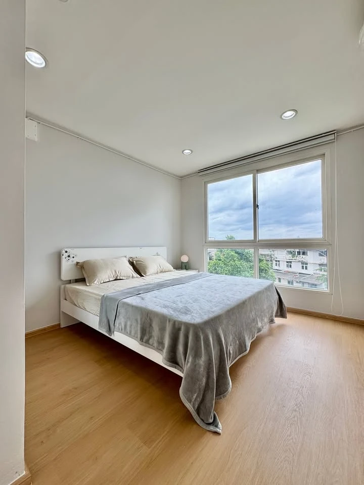 For rent: Murraya Place, Ladprao 27, 6th floor, corner unit (no adjacent units), 2 bedrooms, 2 bathrooms. Book now!