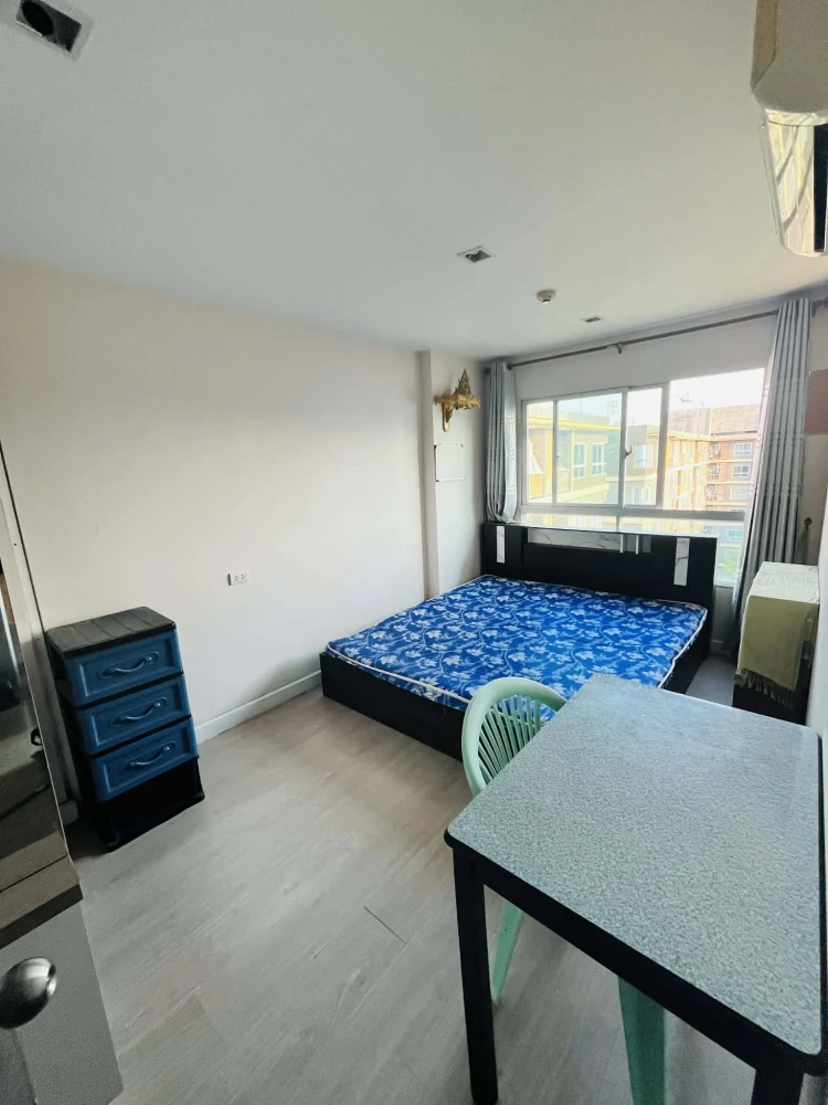 For rent: MetroLux Phahonyothin-Sutthisan, Building A, 8th floor, unit overlooking the building's rooftop garden. Great view. Book now!