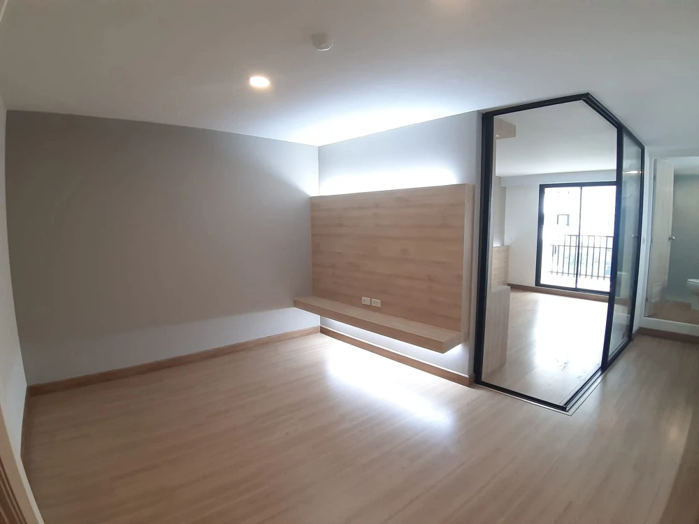 For rent: Level Condominium, spacious room, clean, good atmosphere, not crowded, private, convenient transportation, reserve now.