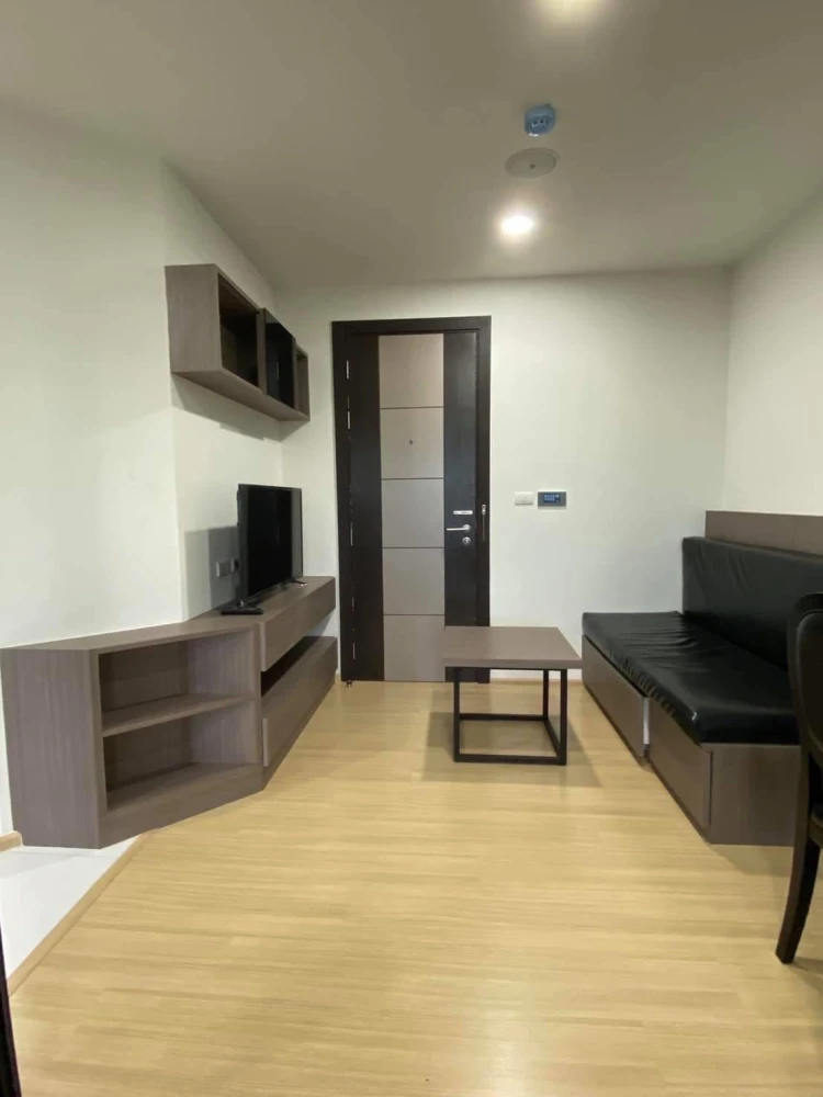 For rent: Weir 7 Bangna by Aphasiri, 29 sq m room, fully furnished, with built-in furniture, very worth booking.
