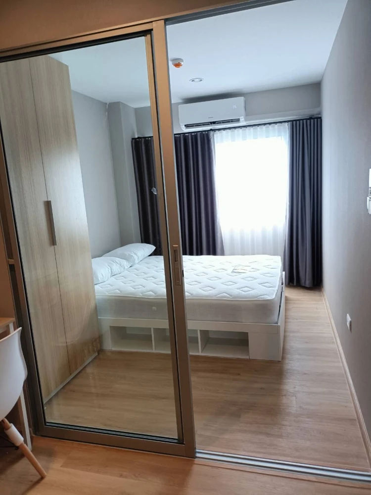 For rent: Sena Kit Chalongkrung-Ladkrabang. Wallpaper throughout, partitioned room layout, ready to move in.