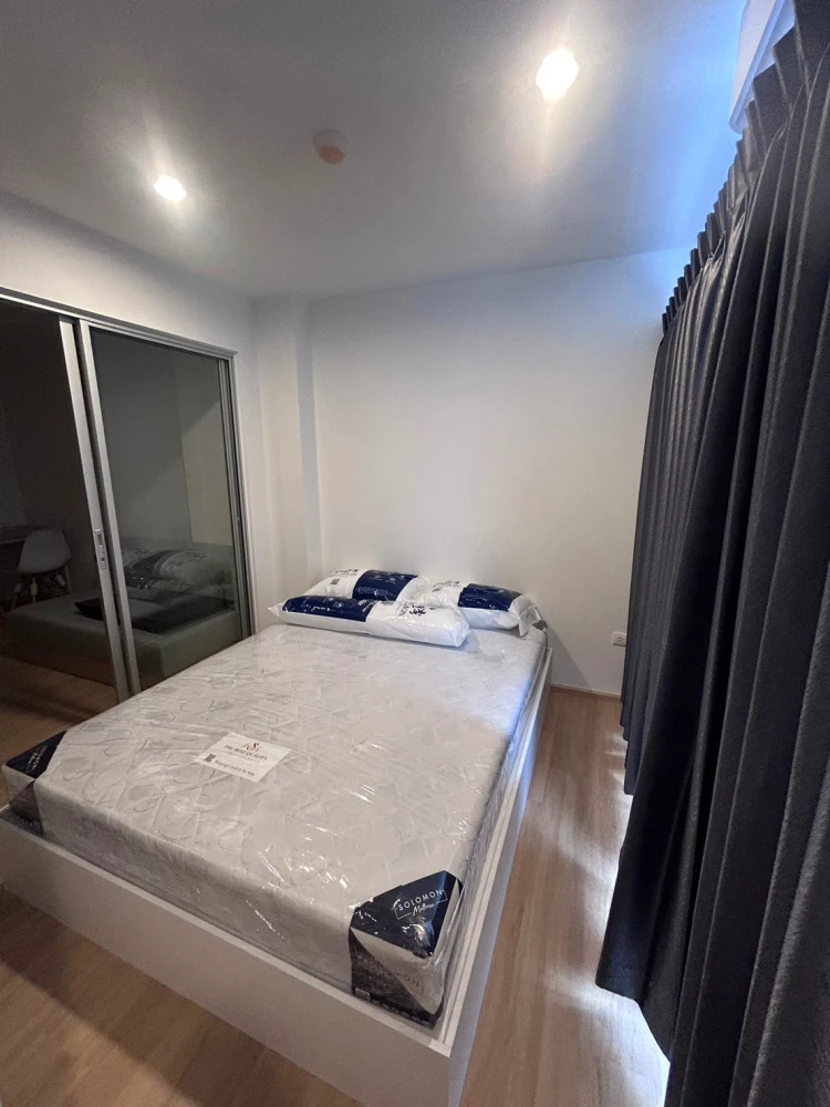 For rent: Sena Kit Chalongkrung-Lat Krabang, Building B, 2nd floor, room near the elevator, has a walk-in closet that can hold a lot of stuff. Don't m